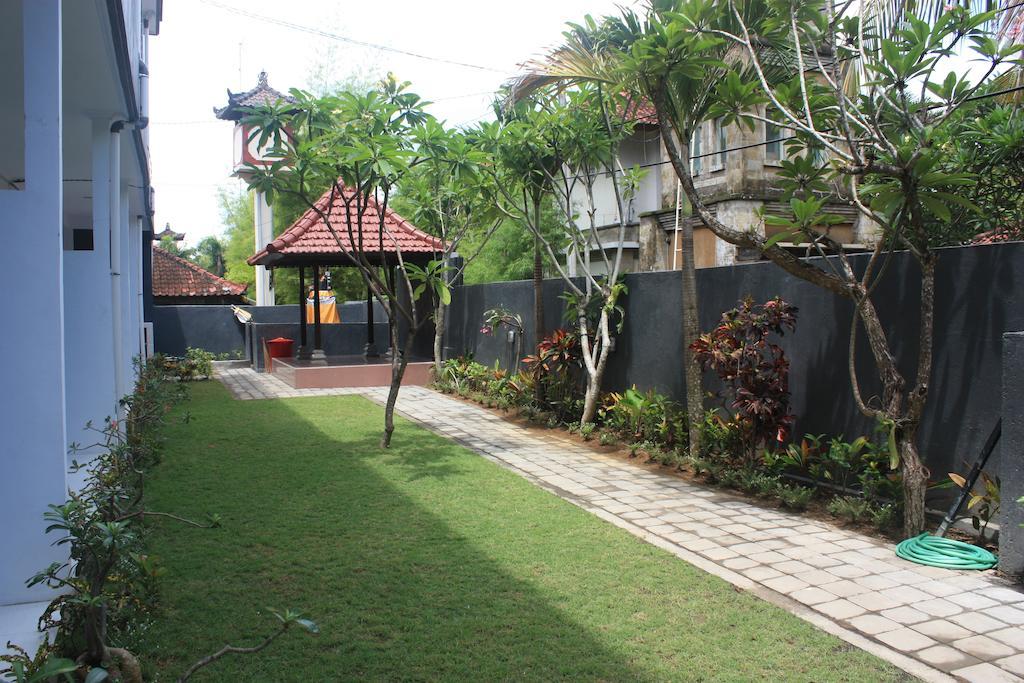 U House Seminyak Hotel Kerobokan  Exterior photo